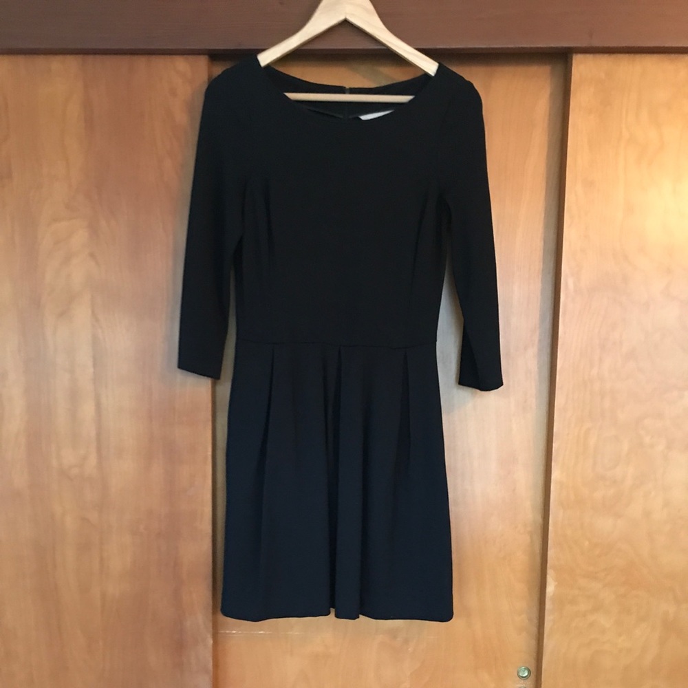 Black boatneck Banana dress